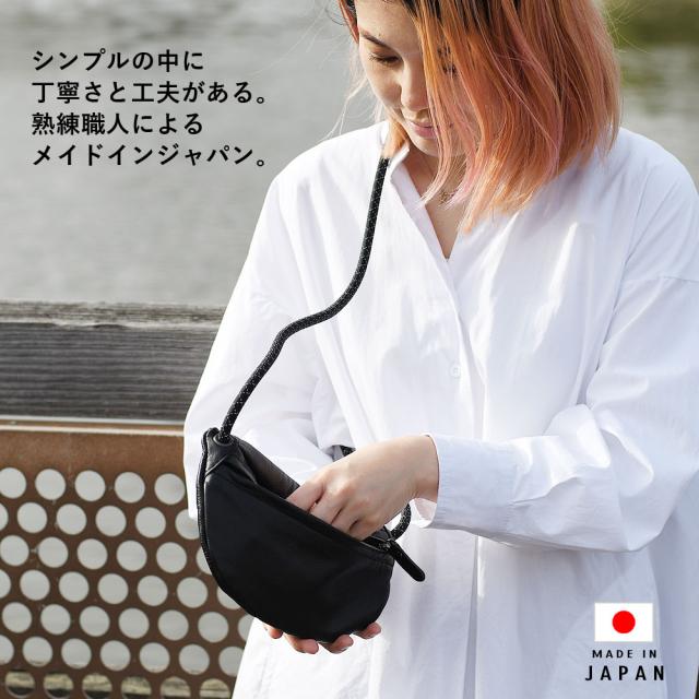 ボディバッグ 半月型 小さめ レザー メンズ レディース 日本製 牛革 ムーンボディバッグ Sサイズ Less Design レスデザイン 斜め掛け 肩掛け 姫路レザー -LESS PREVAIL レスプリベイル クッションコード リバイブレザー スマート おしゃれ 休日バッグ 黒