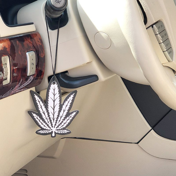 ニューアークス 6個セット 芳香剤 Hemp エアーフレッシュナー サボンシャワー 3枚パック ヘンプ 吊り下げ型 車 Nax 052 021の通販はau Pay マーケット ホットロード