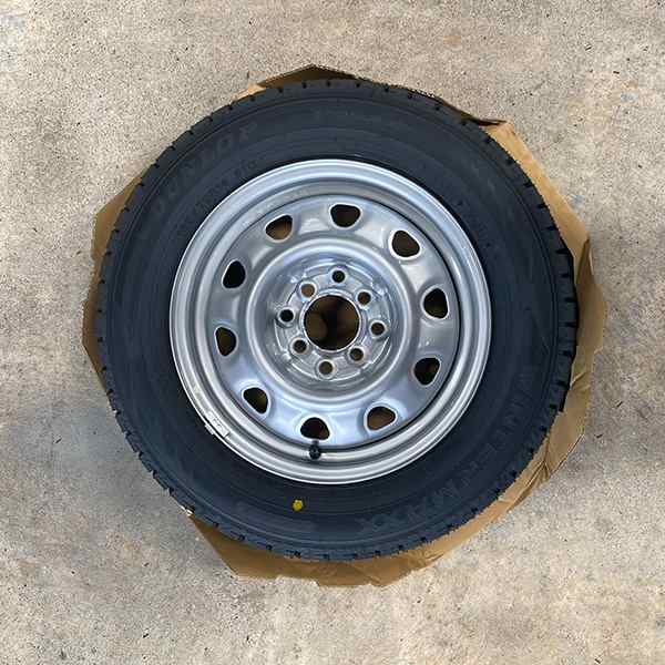 宅急便の着払いより断然お得ですダンロップスタッドレス165／70R14 81Qアルミホイールセット