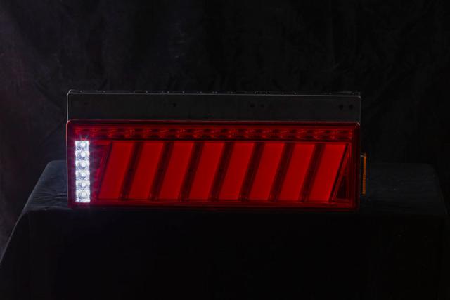 COMBO 侍M LEDテールランプ クロムレンズ/クローム/レッドバー 大型車用 24V ECE認証 SEA機能 花魁 OCSN-CCR-M2SEA_3