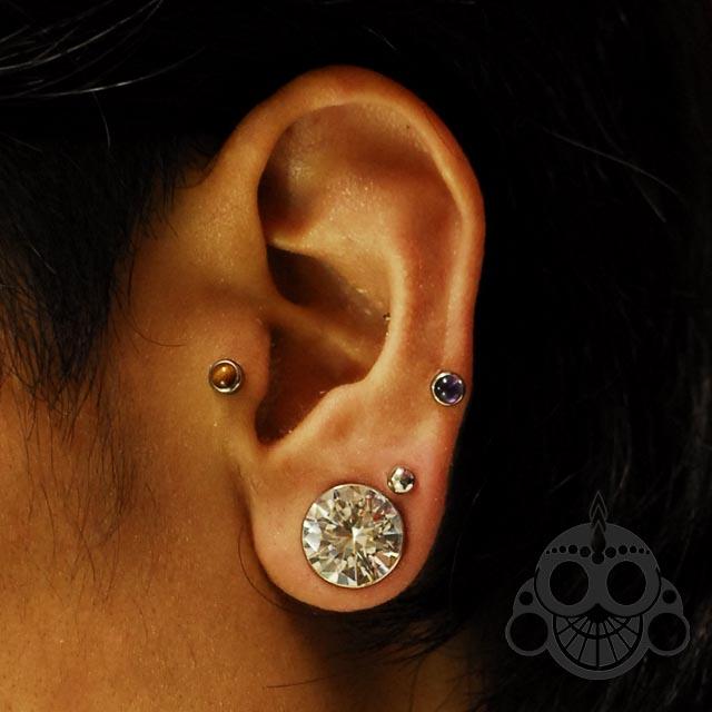 ボディピアス 8g 6g 4g 2g 綺麗に輝く クリア ジルコニアピアス プラグピアス 拡張ピアス ステンレスピアスの通販はau Pay マーケット ボディピアス専門店 Bodywell