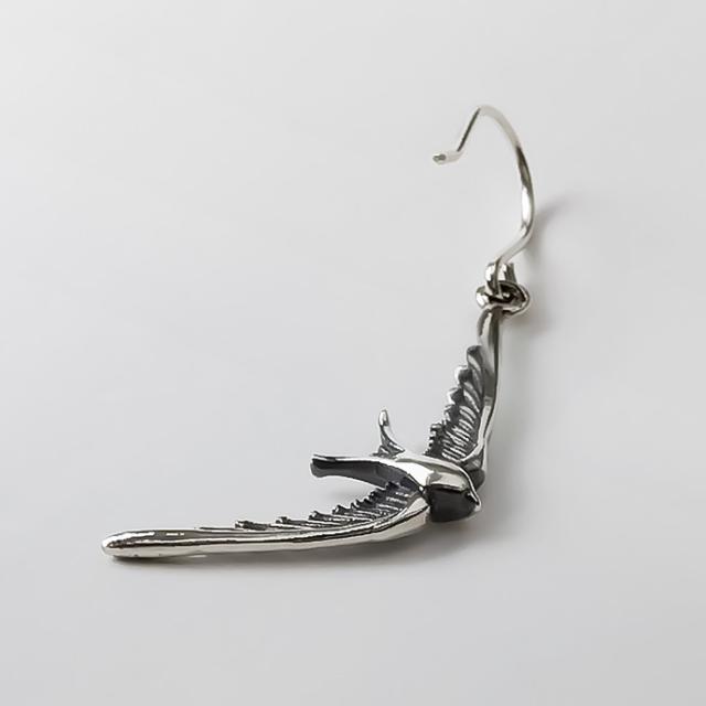 鳥 バード ピアス メンズ レディース シルバー925 揺れるピアス つばめ 
