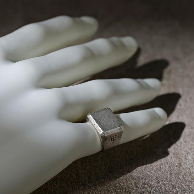 指輪 送料無料 ブランド FLUI ヴィンテージフィニッシュ ソリッド ピンキーリング メンズ シルバー925 印台 シグネットリング アンティーク ビンテージ フルイ Binich 20代 30代 40代 50代 プレゼント 男性用 アクセサリー cfr-0101vtの通販は