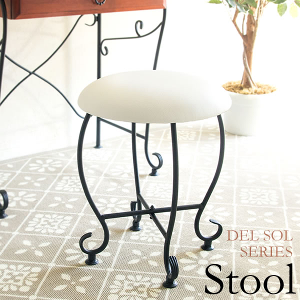 スツール おしゃれ 椅子 高さ45cm 大人かわいい アンティーク調 玄関 スツール コンパクト 合皮レザー 猫脚 スツール 丸椅子 ラウンドスツール ロースツール 玄関 椅子 可愛い 椅子 ブラックスチール脚 一人暮らし 女子部屋 リビング 幅45cm 奥行35cm クラシック ホワイトの通販は