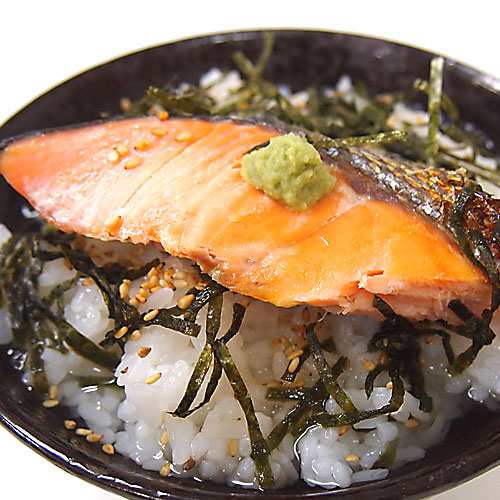 北海道から産地直送　北海道産　新巻き鮭（甘塩）　まるごと1尾　2キロ 送料無料　さけ　サケ　お歳暮　御歳暮　ギフトの通販は