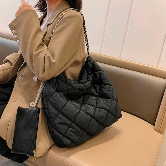 新品　Calin キルティングマザーポーチバッグ マグネットタイプ　LAT ラテ 新品 Calin キルティングマザーポーチバッグ マグネットタイプ
