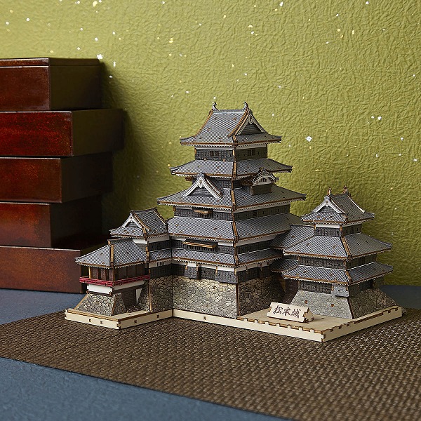 木製 立体パズル Wooden Art ki-gu-mi 松本城 カラーVer.  エーゾーン 木組 工作 おもちゃ インテリア プレゼント ギフト_1