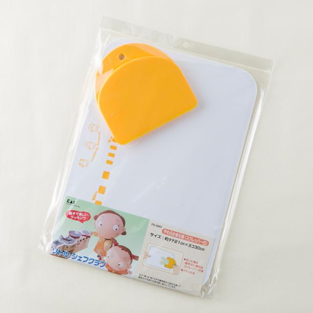 貝印 リトルシェフクラブ やわらかまな板 スクレッパー付き Fg5003 子供用調理器具 まな板 カッティングボード キッズ 料理 日本製 の通販はau Pay マーケット クッキングクロッカ