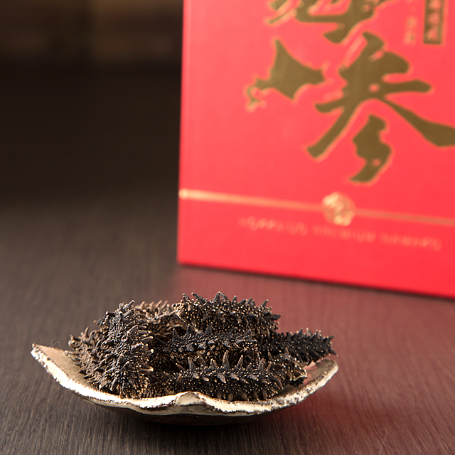 お歳暮 ギフト 珍味 送料無料 北海道産 天然 乾燥なまこ（Ａ級品/Ｍ-Ｌサイズ/300g）化粧箱入り / お返し 結婚内祝い 出産内祝い 御返し 冬ギフト ナマコ 御祝い 御礼 記念 パーティ ご馳走 珍味 高級 道産 祝い品 海参 お歳暮 ギフト 珍味 送料無料 北海道産 天然 乾燥なまこ（A級品/M-L