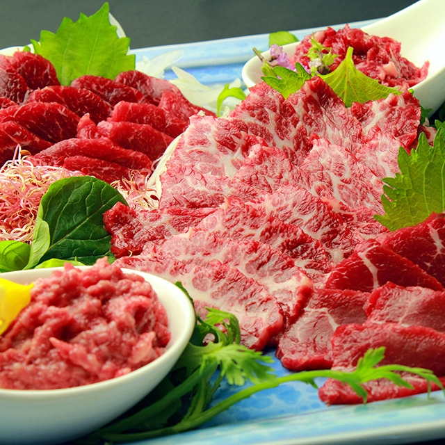 内祝い ギフト 惣菜 送料無料 熊本 「千興ファーム」 鮮馬刺しバラエティ5種セット(鮮-520) / 母の日 内祝い お返し 御返し セット 詰め合わせ 詰合せ 肉 肉加工品 お肉 肉惣菜 肉料理 ブランド 有名店 本格 贈り物 ギフトセット お祝い 景品