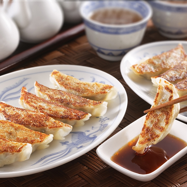 内祝い ギフト 惣菜 送料無料 兵庫 「芦屋伊東屋」謹製 神戸牛餃子と黒豚餃子と地鶏餃子セット(KOKJ-50G) / お返し 結婚内祝い 出産内祝い 御返し 冬ギフト セット 詰め合わせ 詰合せ 肉 肉加工品 お肉 肉惣菜 肉料理 ブランド 有名店 本格 贈り物 お祝い 景品の通販は