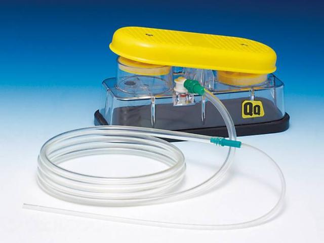 【災害や緊急時に】足踏式吸引器QQ KFS-400 電気を必要としない吸引器 災害・救急などの電源がない緊急時に! 新鋭工業  痰吸引 家庭用 介護の通販は 9,271円