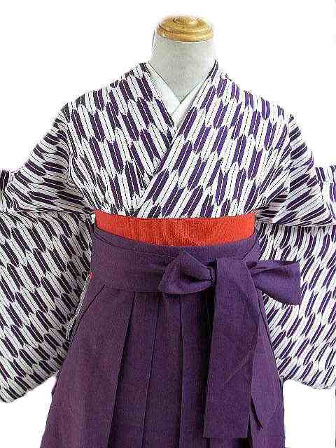 再出品 袴を変えてご検討願います。四点セット紫袴でもお受けします。レディース