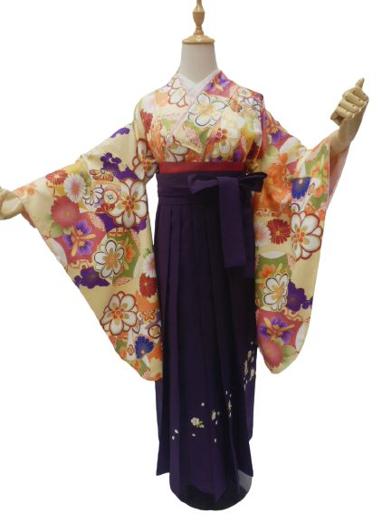 往復送料無料 全部揃って安心 レンタル 小学生 大学生 卒業式 袴 レンタル 袴 卒業式袴セット 小学生 袴女児 女の子 小学生 袴 セット 小学生 卒業式 袴 レンタル 女の子 小学校 卒業式 着物 クリーム地 菊 梅 柄No.K-342