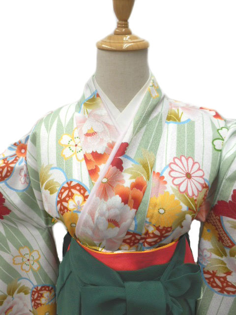 【期間限定割引】往復送料無料 全部揃って安心 レンタル 小学生 大学生 卒業式 袴 レンタル 袴 卒業式袴セット 小学生 袴女児 女の子 小学生 袴 セット 小学生 卒業式 袴 レンタル 女の子 小学校 卒業式 着物 淡いグリーン地 矢絣 捻じれ梅 柄No.327