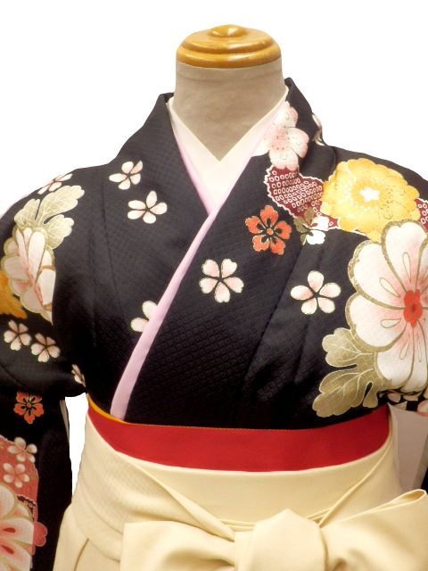 【期間限定割引】【レンタル】　往復送料無料 全部揃って安心 レンタル 小学生 大学生 卒業式 袴 レンタル 袴 卒業式袴セット 小学生 袴女児 女の子 小学生 袴 セット 小学生 卒業式 袴 レンタル 女の子 小学校 卒業式 着物 黒地 捻れ菊 桜 柄No.K-333