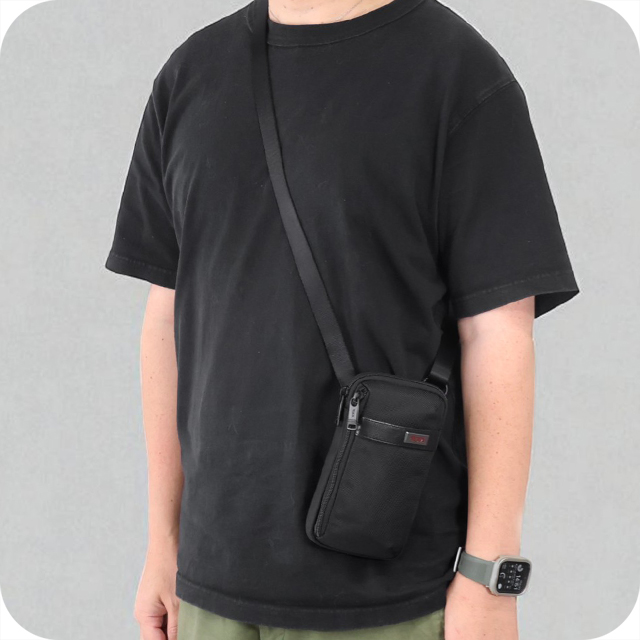 TUMI　トゥミ スモール トラベル トート 　ショルダーバッグ 美品 TUMI トゥミ アルファ スモール トラベルトート ショルダーバッグ