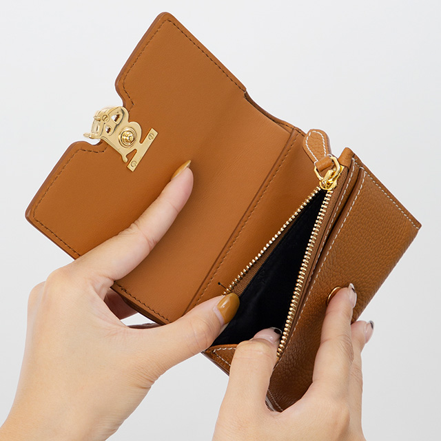 バ−バリ− 三つ折り財布 レディース ブランド BURBERRY 8049218 ライトブラウン ウォレット 高級 おしゃれ プレゼント 実用的 バ−バリ− 三つ折り財布 レディース ブランド BURBERRY 8049218