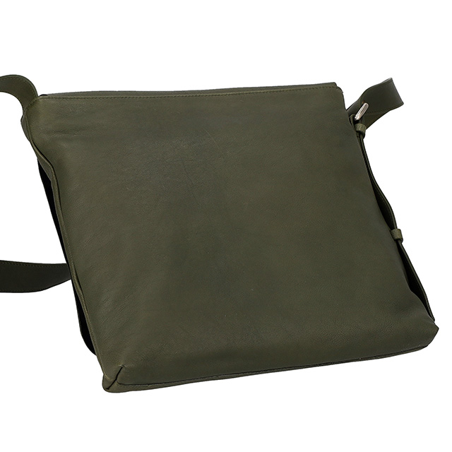 イルビゾンテ　ボディ　ショルダーバッグ　カーキ イルビゾンテ ショルダーバッグ メンズ ブランド IL BISONTE