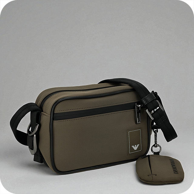 EMPORIO ARMANI アルマーニ ショルダーバッグ YEM819 YC043 牛革 イーグルロゴ ボディバッグ バッグEMPORIO ARMANI エンポリオ アルマーニ