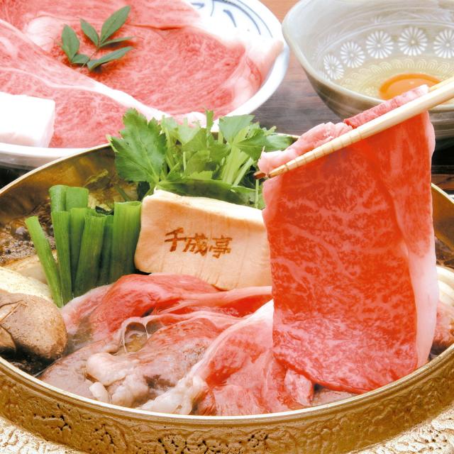 内祝い お返し お肉 結婚祝い 食べ物 肉近江牛 すき焼き（肩ロース）800g 約4〜5人前 合格祝い 卒業祝い 入学祝い 黒毛和牛 牛肉 1501o-n06 LINE300円OFFクーポンお歳暮 ギフト 近江牛 ギフト