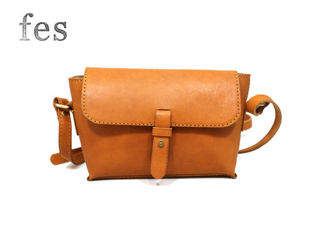 fes[フェス] カウレザーショルダーバッグ 48866 6419886の通販は 10,164円
