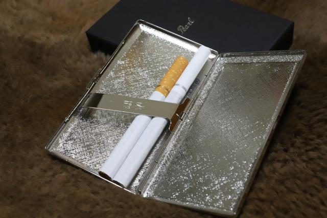 真鍮製 たばこケース6本専用 パールブランド シガレットケース リリースリム ブラックパネル 日本製 かっこいいたばこケース Pearl の通販はau Pay マーケット 雑貨屋 Amaterasu