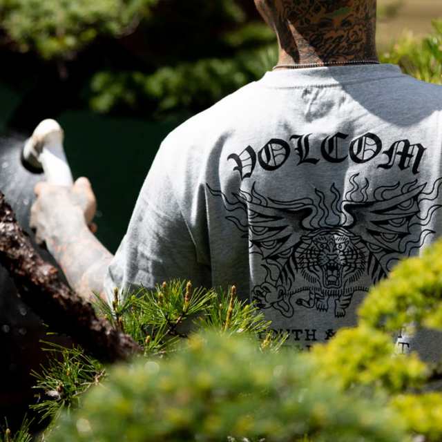 VOLCOM ボルコム Tシャツ 半袖 チャコールグレー メンズ SKATE VITALS G