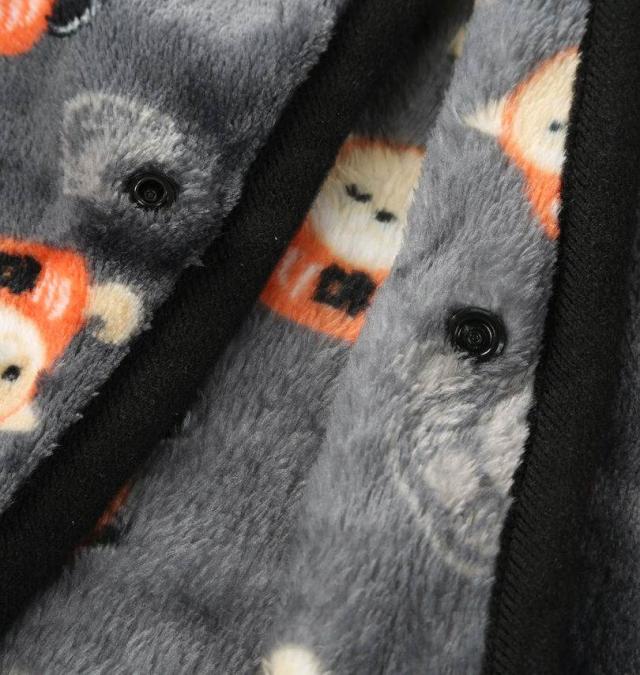 大きいサイズ 黒柴印和んこ堂 だるま柄 ふわもこ 着る毛布 チャコール 3L 5L 7L/1258-5325-2-79