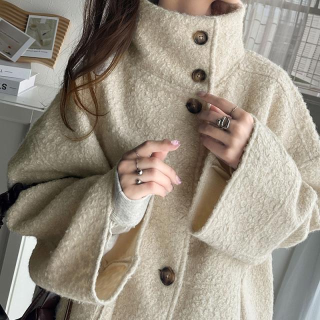 クラシカルエルフ冬新作 アウター ジャケット コート レディース スタンドカラー シンプル Aライン 美フォルム カットボア生地 ミドル丈 可愛い 大きめボタン 軽量 暖か キレイめ カジュアル  2024aw ce1020160