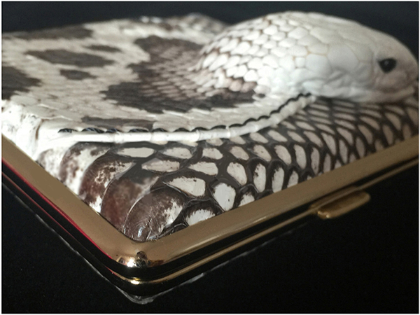 高級タバコケース ハンドメイド ヘビ柄 蛇頭あり タバコ入れ本収納煙草 喫煙 手作りおしゃれ 収納の通販はau Pay マーケット 大頭商店