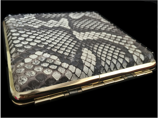 タバコケース ヘビ柄 タバコ入れ 本収納 ハンドメイド パイソン ステンレス製 手作り オシャレ ゴールド 高級 タバコ 煙草ケース の通販はau Pay マーケット 大頭商店