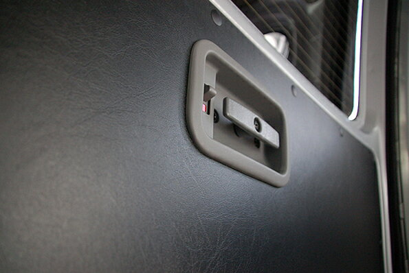 直営店限定 ヒット商品 新型ハイエース4型対応 ハイエース0系dx用レザー調内装張り替えシート カスタムパーツ 内装ドレスアップ レザーシート カッティングシート 合皮 シール 96 のお客様が 人に勧めたい と評価した ハイエース0系の内装パーツ 新着商品