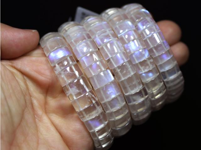 ☆高品質☆【天然石 ブレスレット】ムーンストーン(最高級)  バングル (約14x8mm) パワーストーン 母の日 ギフト