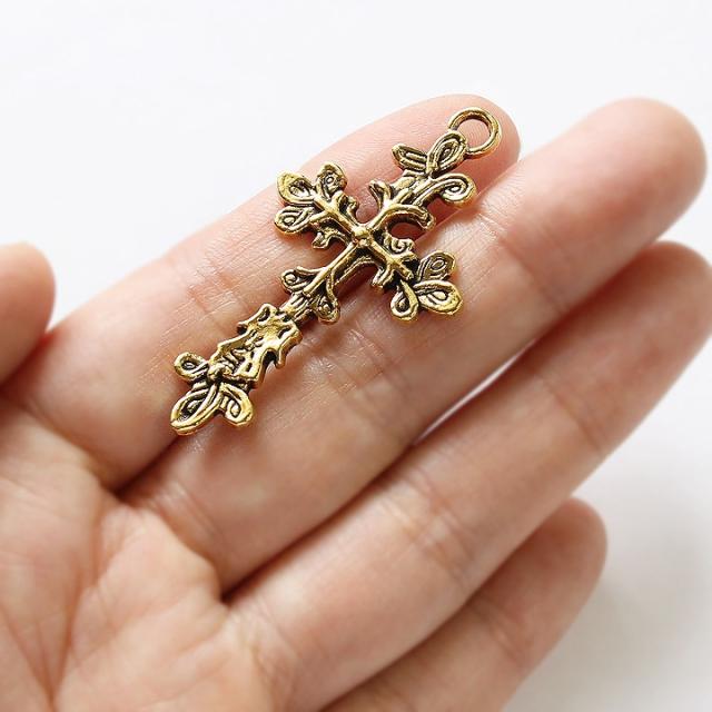 アンティーク風蔦デザイン 十字架のチャーム 4個 全3種 チャーム パーツ クロス ゴスロリ ツタ 植物の通販はau Pay マーケット あとりえほのか レジン ハンドメイド素材