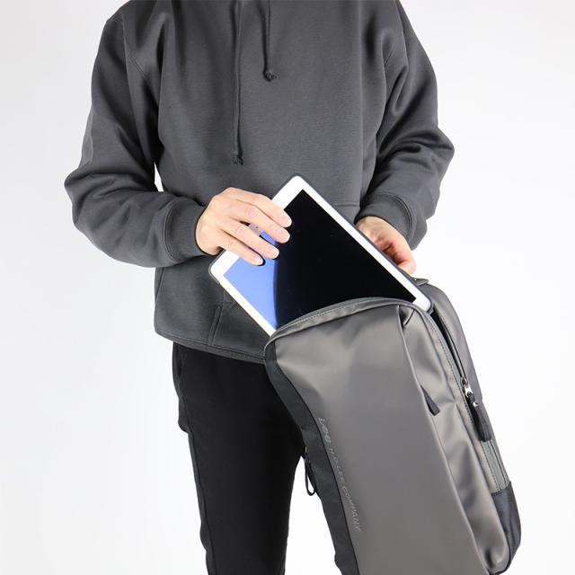 【商品レビュー記入で+5%】リー Lee ボディバッグ 軽量 wisdom リュック A4 2WAY ワンショルダーバッグ 斜め掛けバッグ ボディリュック ブランド シンプル 合皮 斜め掛け メンズ レディース 通勤 通学 ロゴ かっこいい おしゃれ 大人 男性 女性 人気 ペットボトル 商品レビュー記入で+5%】リー Lee ボディバッグ 軽量 wisdom リュック