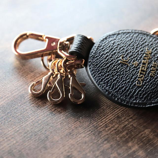 【商品レビュー記入で+5%】カステルバジャック プルトン 077624 CASTELBAJAC Pluton キーホルダー キーフック 牛革 カウレザー 本革 レザー キーリング 鍵 車 バイク 革小物 小物 メンズ 男性 夫 旦那 贈り物 ギフト ブランド おしゃれの通販は 【商品レビュー記入で+5%】カステルバジャック プルトン 077624 CASTELBAJAC Pluton キーホルダー キーフック 牛革 カウレザー 本革 レザー キーリング 鍵 車 バイク 革小物 小物 メンズ 男性 夫 旦那 贈り物 ギフト ブランド おしゃれの通販は