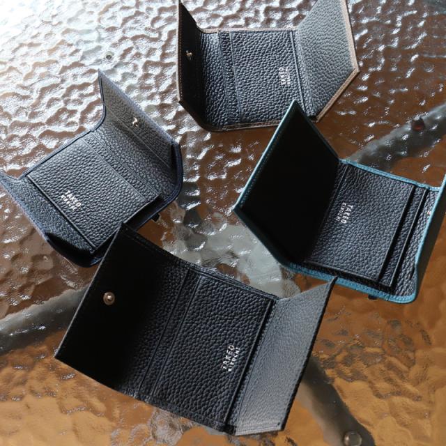 【商品レビュー記入で+5%】タケオキクチ 財布 三つ折り メンズ ブランド 本革 三つ折り財布 TAKEO KIKUCHI ビル 733605 札入れ ミニウォレット ミニ財布 牛革 シュリンクレザー  革 レザー オシャレ カジュアル 普段使い ビジネス正規品 人気 さいふ サイフ 革小物 商品レビュー記入で+5%】タケオキクチ 財布 三つ折り メンズ ブランド