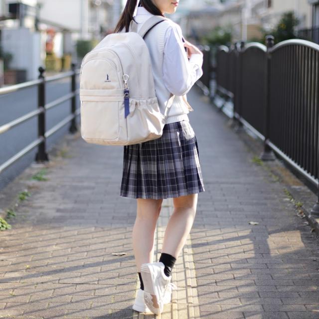 【商品レビューで+5%】イーストボーイ リュック リュックサック レディース 女子 大容量 32L 32リットル プランタン 女子高生 高校生 中学 EASTBOY  デイパック バックパック 撥水 抗菌 かわいい おしゃれ 学生  通学 スクール デイリー A4 B4 部活 チャーム 黒 正規品 EBA101_14