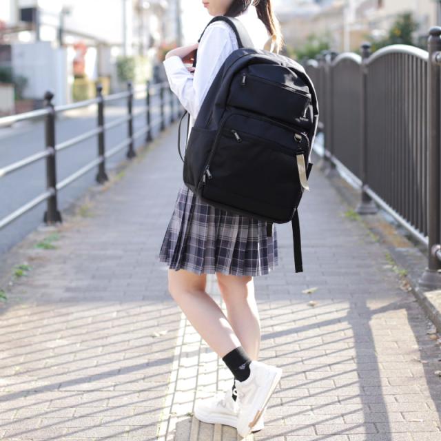 【商品レビューで+5%】イーストボーイ リュック スクバ リュックサック レディース 女子 大容量 33L 33リットル 女子高生 高校生 中学 EASTBOY  デイパック バックパック 撥水 はっ水 かわいい おしゃれ 学生 通学 スクール デイリー A4 B4 ブランド 部活 チャーム 黒 EBA104_12