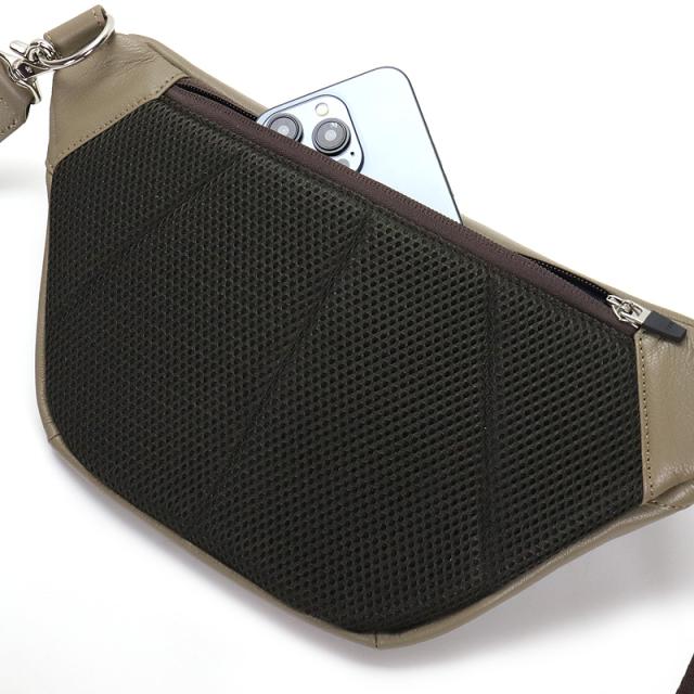 【商品レビューで+5%】タケオキクチ バッグ ボディバッグ メンズ ブランド 小さめ TAKEO KIKUCHI フィル 709911 ワンショルダーバッグ 斜め掛けバッグ ポーチ 小物入れ 山羊革 ゴートレザー ゴート革 本革 レザー 革 軽量 レディース カジュアル オシャレ 人気 正規品_13