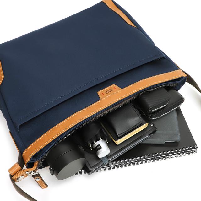 【商品レビュー記入で+5%】タケオキクチ バッグ ショルダーバッグ メンズ ブランド TAKEO KIKUCHI マーカス 715113 斜め掛けバッグ 肩掛け A4 B5 撥水 普段使い ビジネス 通勤 旅行 トラベル レジャー ナイロン 牛革付属 軽量 レディース カジュアル オシャレ 人気 正規品_9