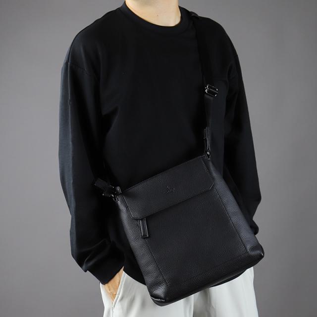 【商いもの文芸評論で+5%】ランバン 御徒面子 ショルダーバッグ メンズ ブランド名 ランバンコレクション LANVIN COLLECTION  カンヌ A5 B5 285111 曲がった掛け御徒面子 肩かけ 縦型 普段使い走り 旅する 通い 商行為 ビジカジ 心地よい 撥水 牛皮 なめし革 本革 軽さ 定まり品 定まり売りわたす店