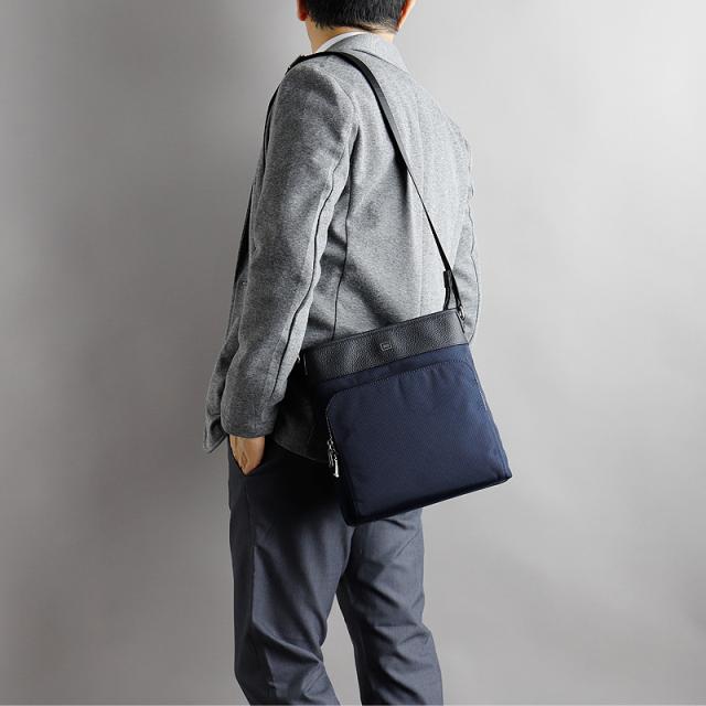 【商品レビューで+5%】タケオキクチ ショルダーバッグ バッグ メンズ ブランド TAKEO KIKUCHI インター 748111 斜め掛けバッグ 肩掛け 縦型 B5 A5 普段使い ビジネス 通勤 旅行 ナイロン 牛革 革付属 軽量 レディース カジュアル オシャレ 人気 正規品 正規販売店_14