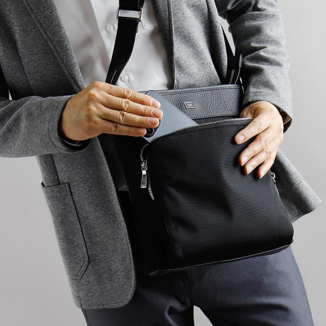 【商品レビューで+5%】タケオキクチ ショルダーバッグ バッグ メンズ ブランド TAKEO KIKUCHI インター 748111 斜め掛けバッグ 肩掛け 縦型 B5 A5 普段使い ビジネス 通勤 旅行 ナイロン 牛革 革付属 軽量 レディース カジュアル オシャレ 人気 正規品 正規販売店_15