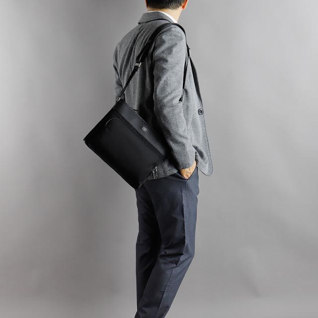 【商品レビューで+5%】タケオキクチ ショルダーバッグ バッグ メンズ ブランド TAKEO KIKUCHI インター 748112 斜め掛けバッグ 肩掛け 横型 B5 A5 普段使い ビジネス 通勤 旅行 ナイロン 牛革 革付属 軽量 レディース カジュアル オシャレ 人気 正規品 正規販売店 商品レビューで+5%】タケオキクチ ショルダーバッグ バッグ メンズ