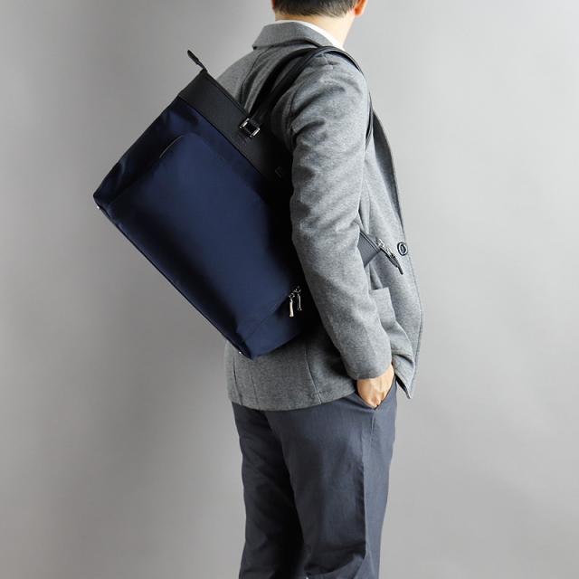 【商品レビューで+5%】タケオキクチ バッグ トートバッグ メンズ ブランド TAKEO KIKUCHI インター 748711 斜め掛け 手持ち 手提げ B4 A4 PC収納 タウン 通勤 旅行 ナイロン 牛革 本革 革付属 大容量 軽量 横型 レディース カジュアル オシャレ 人気 正規品 正規販売店_3
