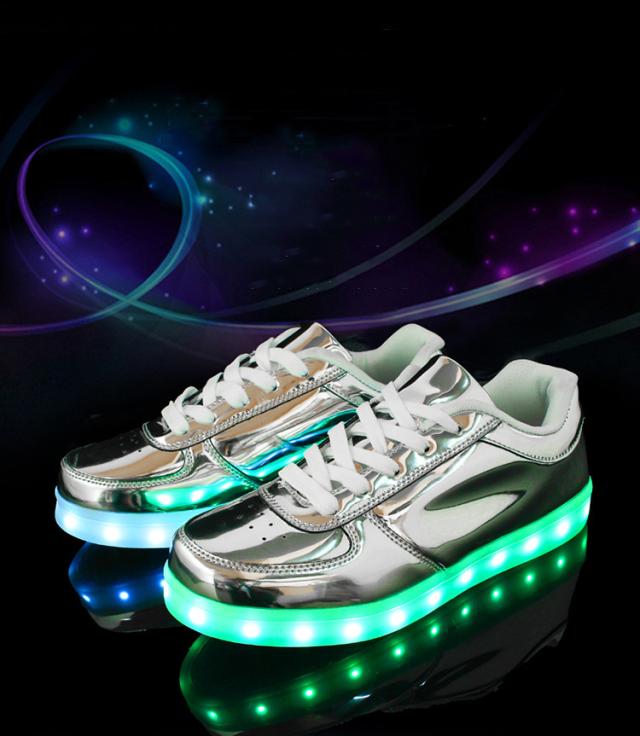 Ledスニーカーシューズ 光る靴 光るスニーカー 7カラーチェンジスポーツシューズ 充電式ledスニーカー メンズ レディース くつ男女の通販はau Pay マーケット K R L
