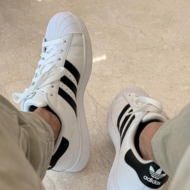 アディダス スニーカー スーパースター スニーカー レディース メンズ ジュニア シューズ 白靴 人気 おしゃれ adidas SUPERSTAR ORIGINALS