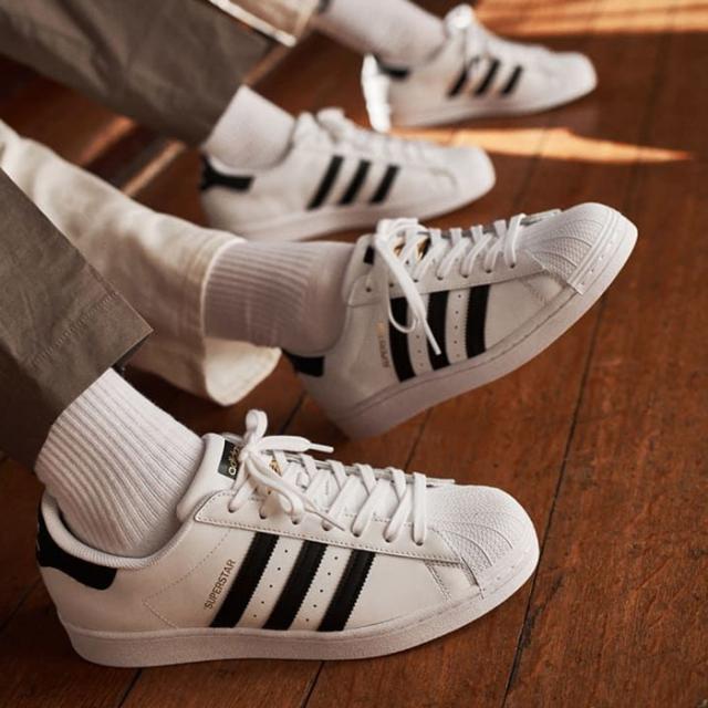 アディダス スニーカー スーパースター スニーカー レディース メンズ ジュニア シューズ 白靴 人気 おしゃれ adidas SUPERSTAR ORIGINALS